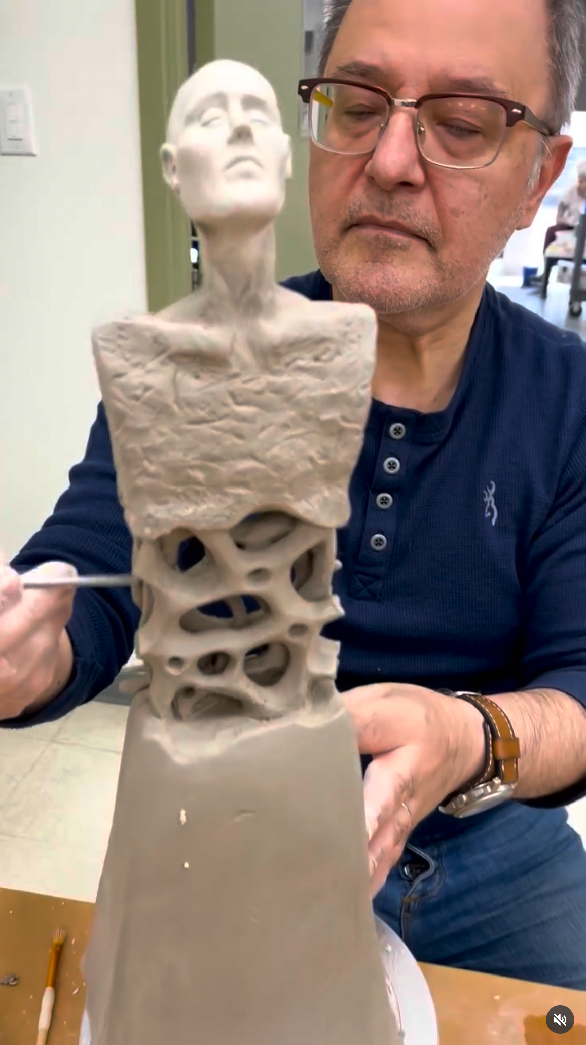 Kiumars Kamalinia sculpting a 3D human torso model in a workshop setting